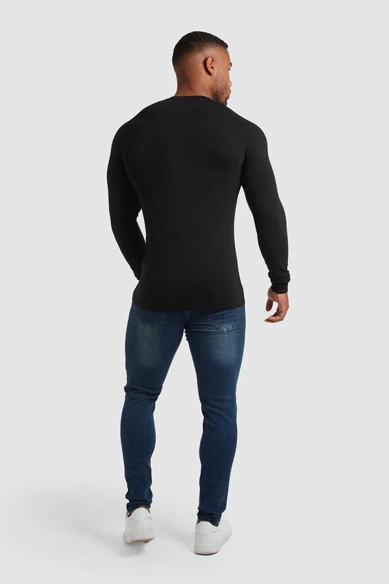 Muscle Fit T-Shirt in Black - Image 7